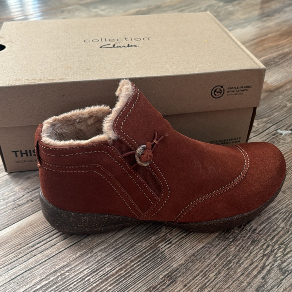 CLARKS Collection by - Roseville Aster - ankle boot Mahogany suede Size 9.5